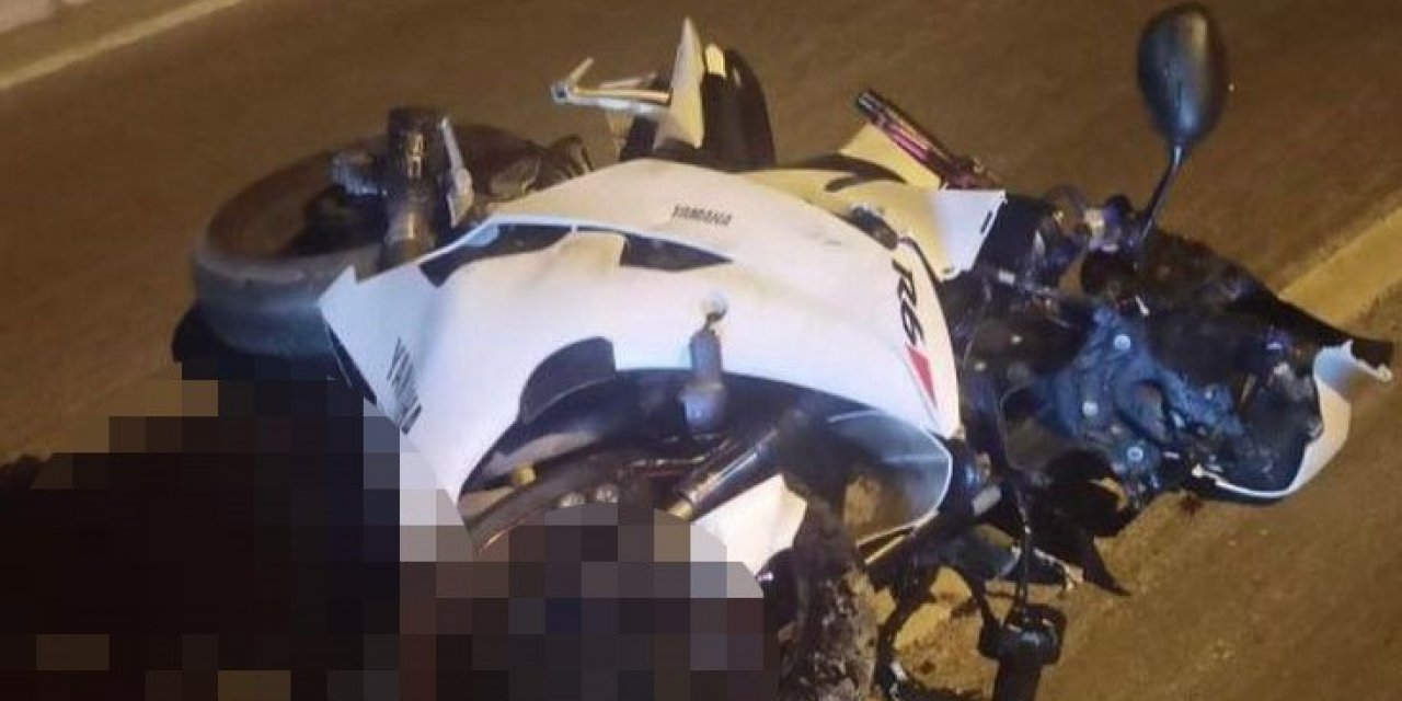 Direksiyon hakimiyetini kaybeden motosiklet sürücüsü beton bariyerlere çaptı, hastanede hayatını kaybetti