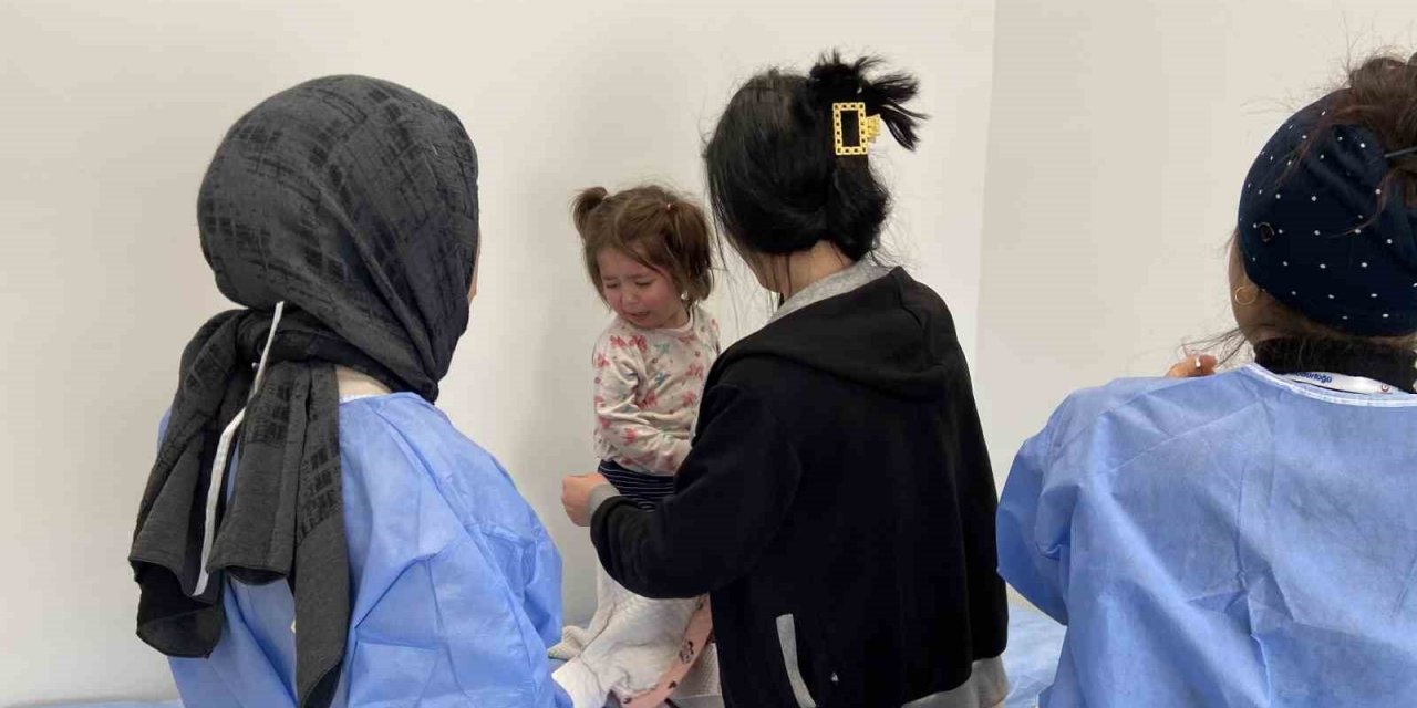 Konya’da depremzede çocuklara aşı uygulaması devam ediyor