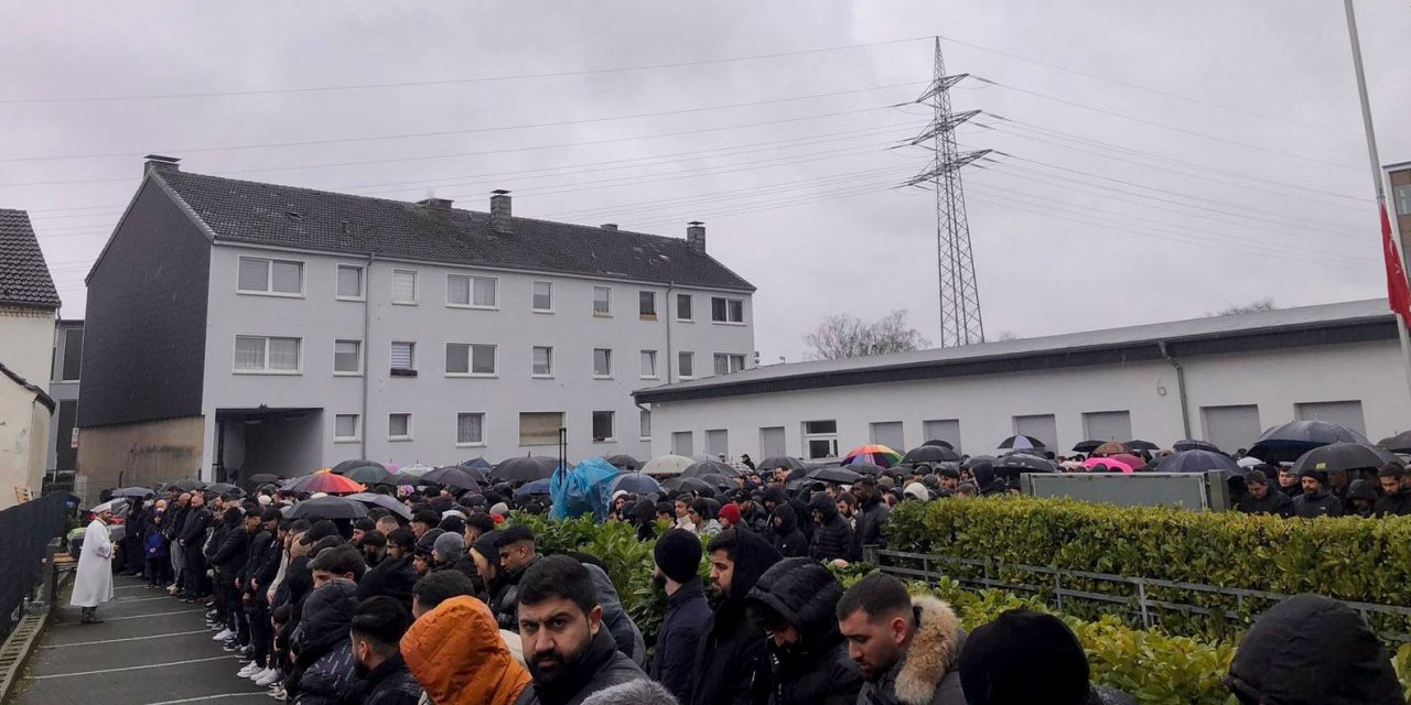 Yangında vefat eden futbolcu Bilal, son yolculuğuna uğurlandı