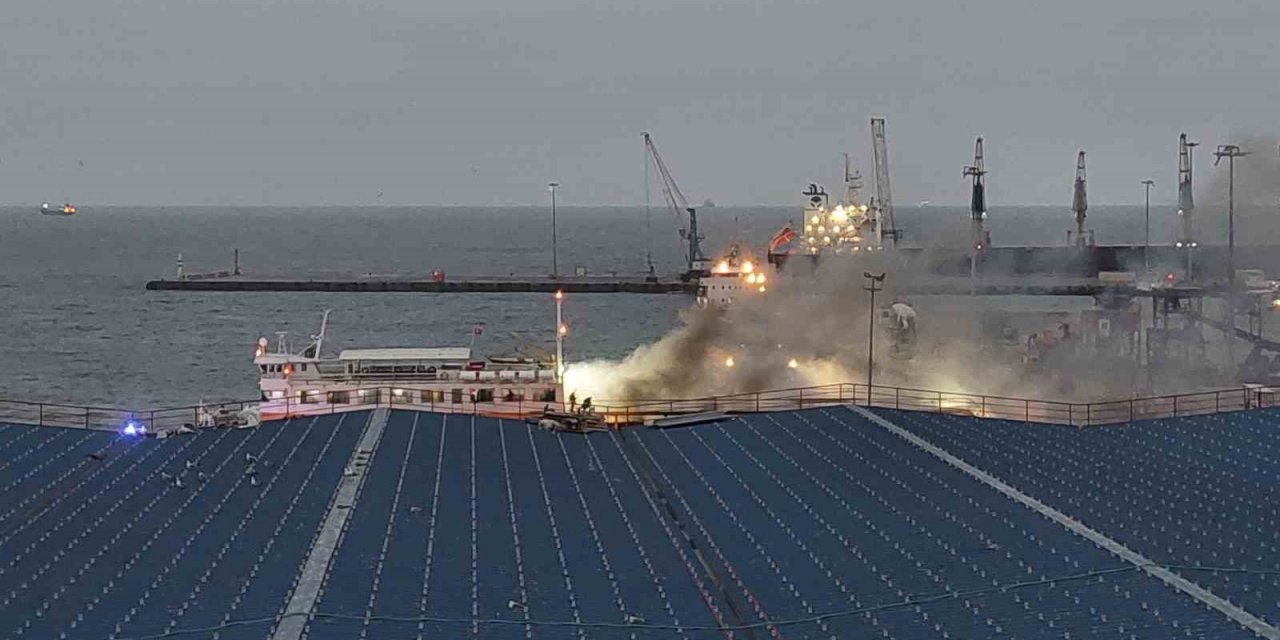 Denizde feribot yangını! 30 kişi dumandan etkilendi