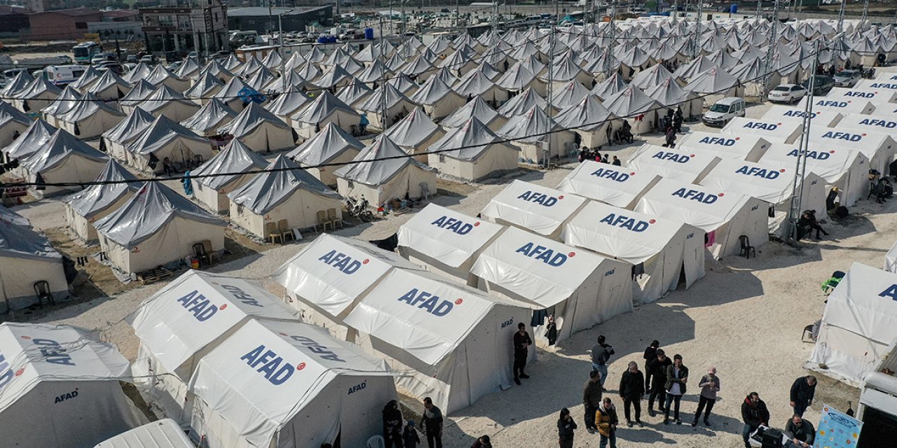 AFAD, depremlerden etkilenen illerde 332 noktada çadır kent kurdu