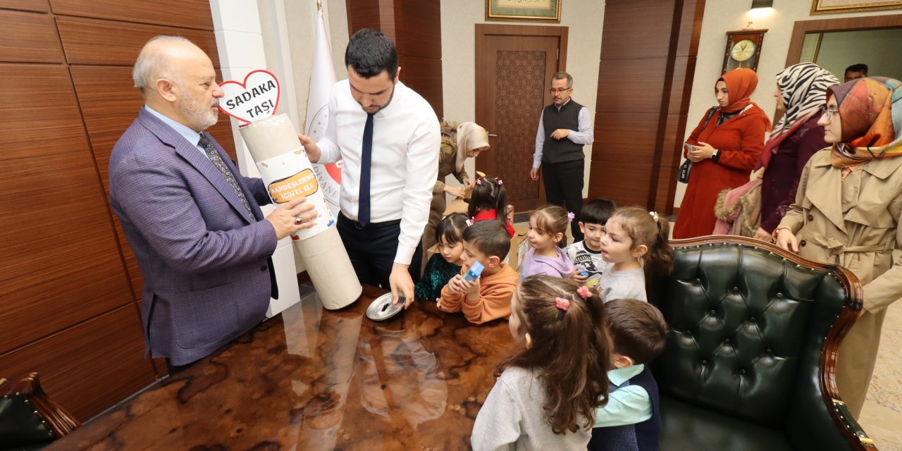 Kendileri küçük yürekleri büyük