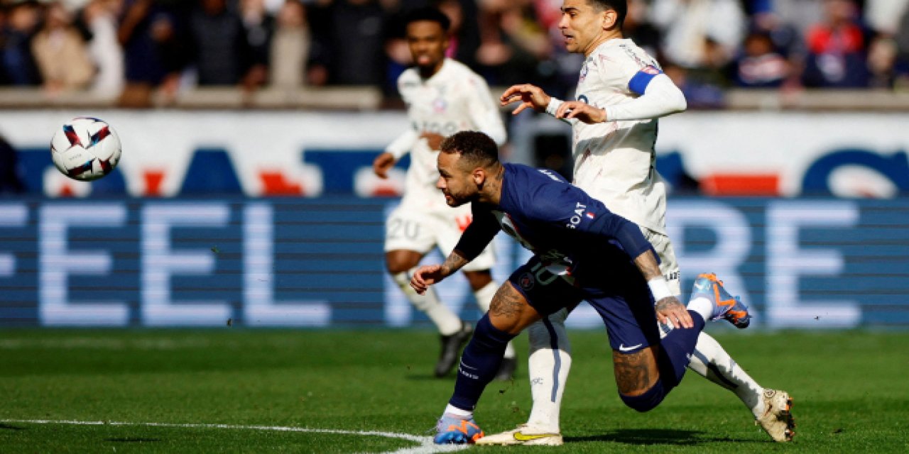 Neymar sezonu kapattı