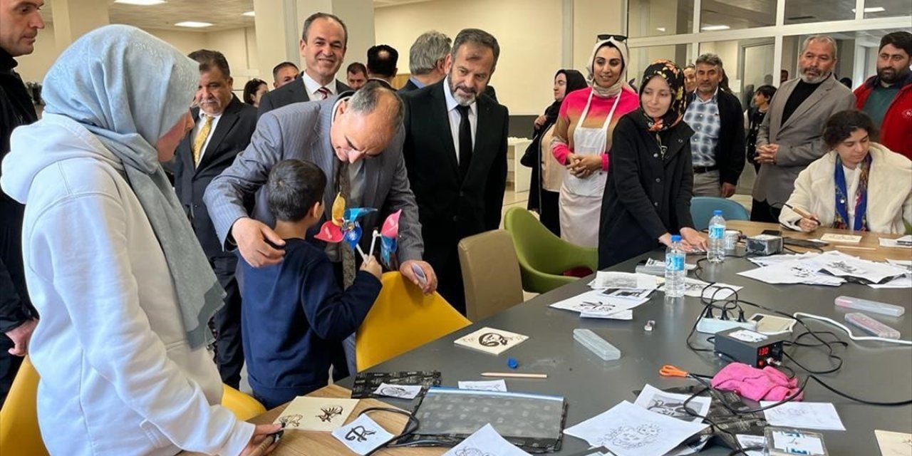 Konya Valisi Vahdettin Özkan, depremzedeleri ziyaret etti