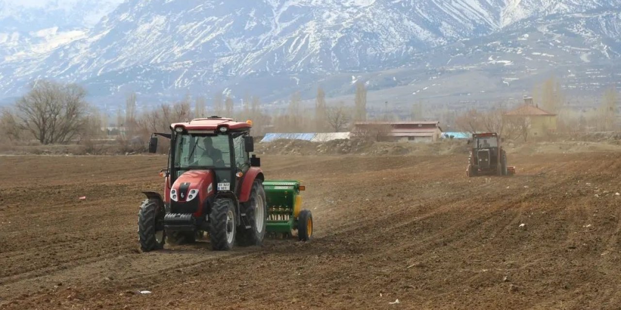 Belediye tarıma el attı! 60 dekarlık araziye arpa tohumu ekti