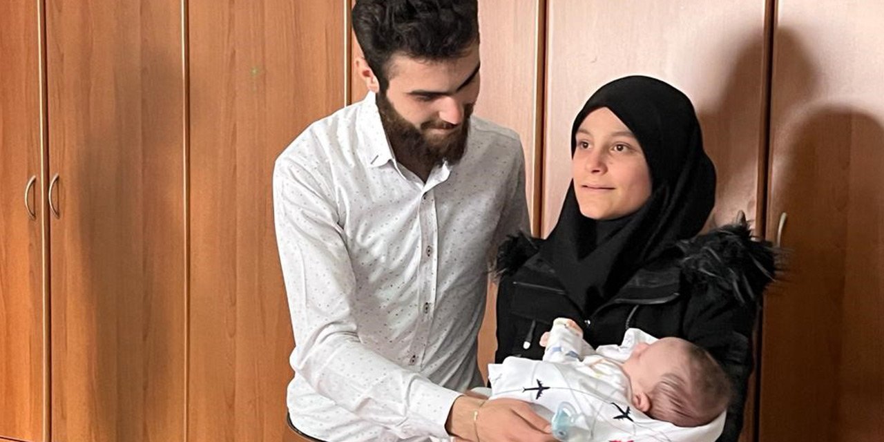 Konya'da yaşayan depremzede aiele bebeklerine kavuştu