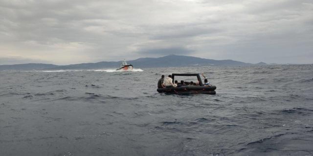 Düzensiz göçmenlerin botu su aldı: 5 kişi öldü