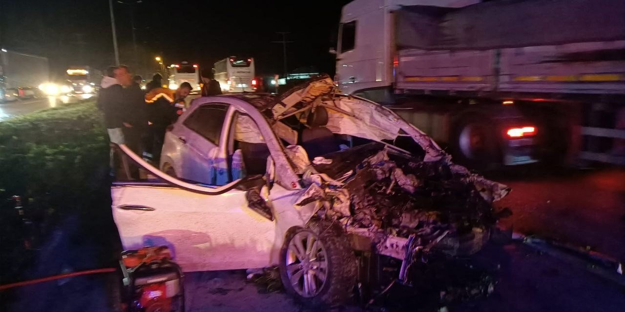 Üç aracın karıştığı trafik kazasında 1 kişi öldü, 2 kişi yaralandı