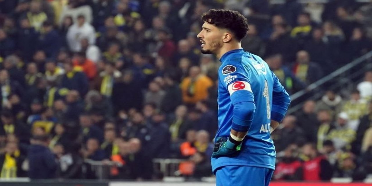 Son Dakika! Fenerbahçe'de Altay Bayındır'ın sözleşmesini uzattı