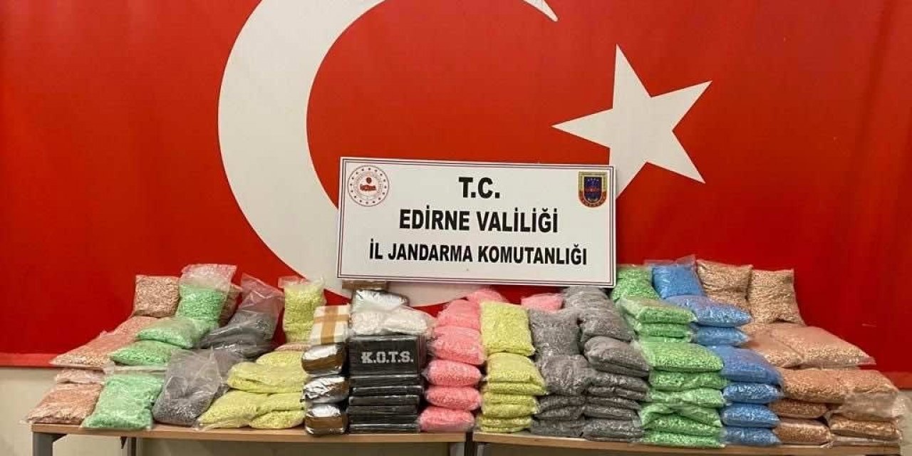 Edirne’de 36 kilogram kokain, 1.8 milyon adet extacy hap ele geçirildi