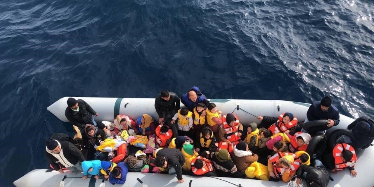 Yunanistan unsurlarınca geri itilen 43 göçmen kurtarıldı
