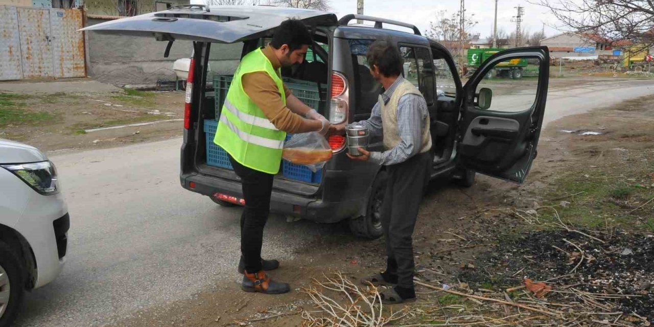 Konya'nın ilçesinde günlük 2 bin 250 kişiye iftar yemeği veriliyor