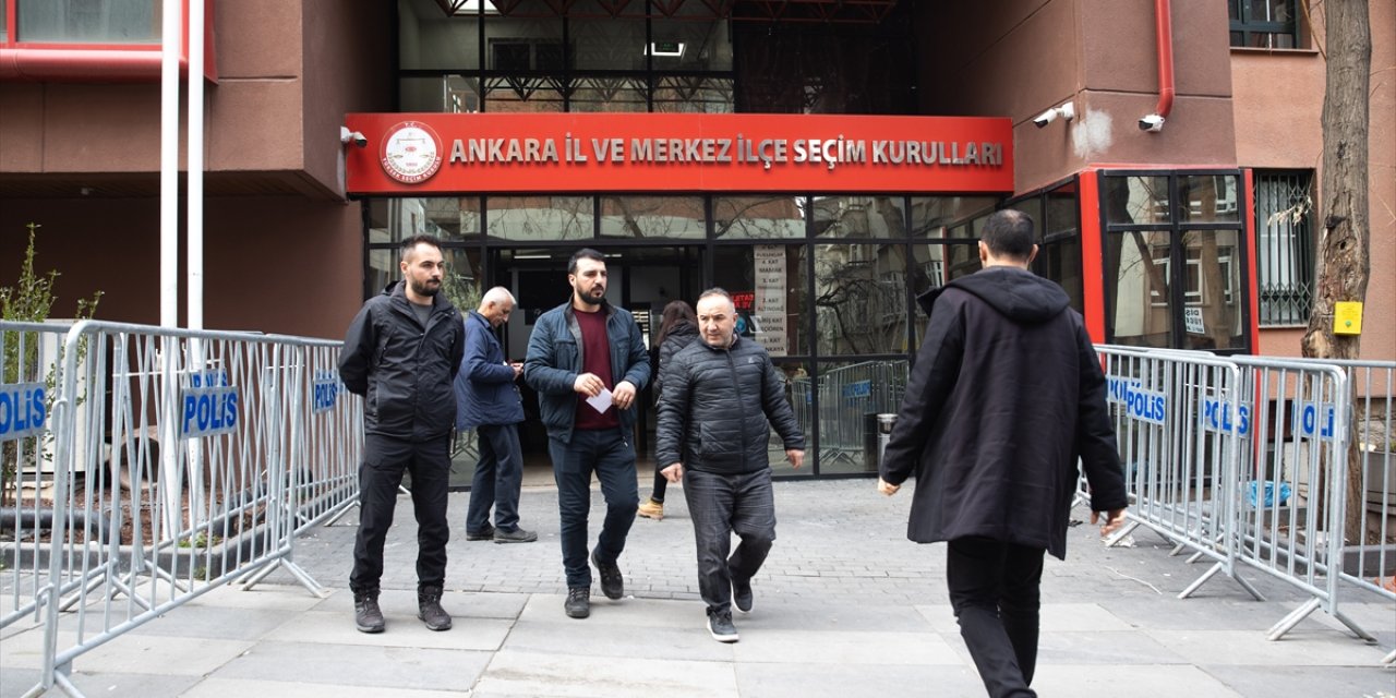 Seçmenler tarafından belirlenecek cumhurbaşkanı adayları için imza verme işlemi sürüyor