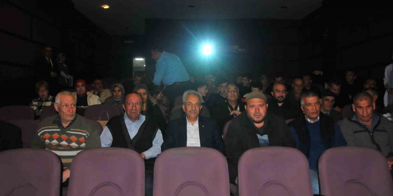 Konya Akşehir’de yaşlıların sinema keyfi