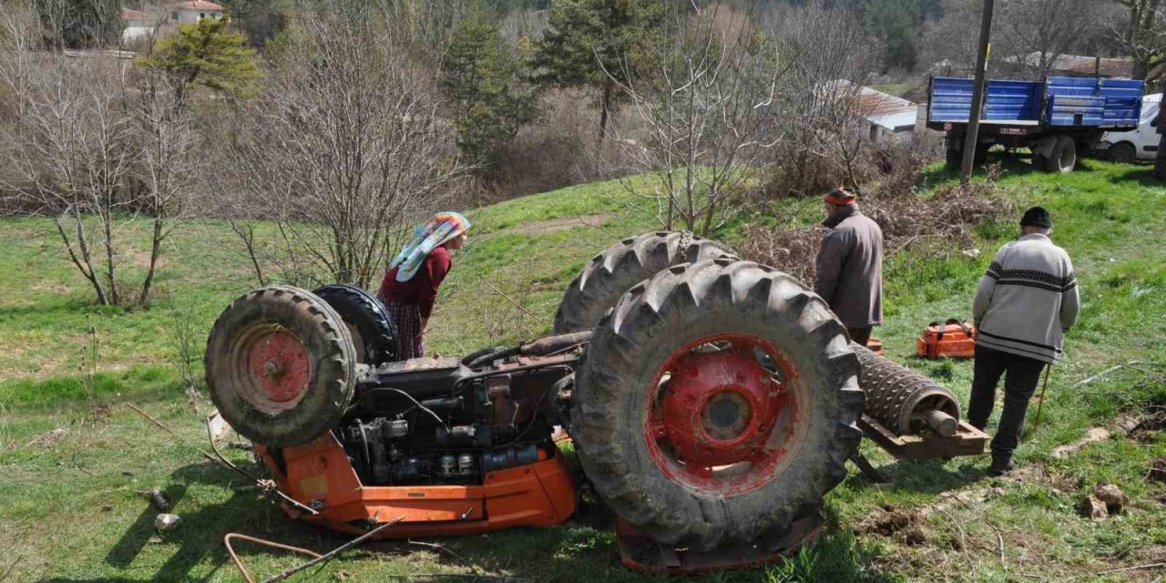 Bolu’da traktör devrildi, dede öldü, torunu yaralandı