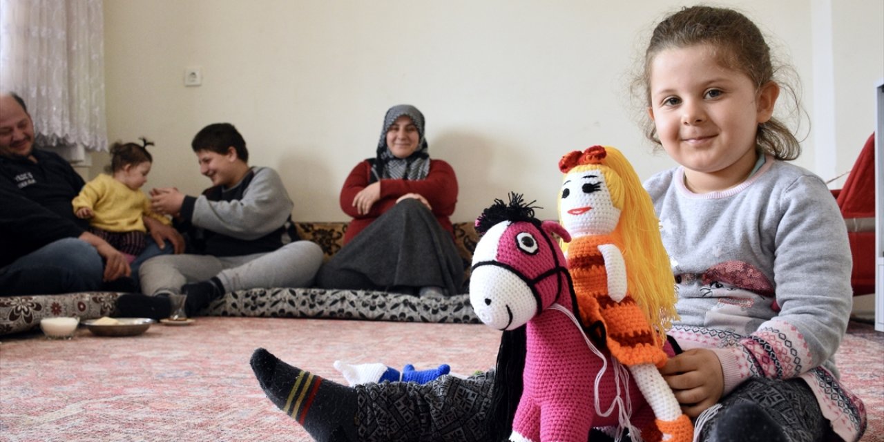Konya'da yaşayan depremzede aileyi duygulandıran hediye