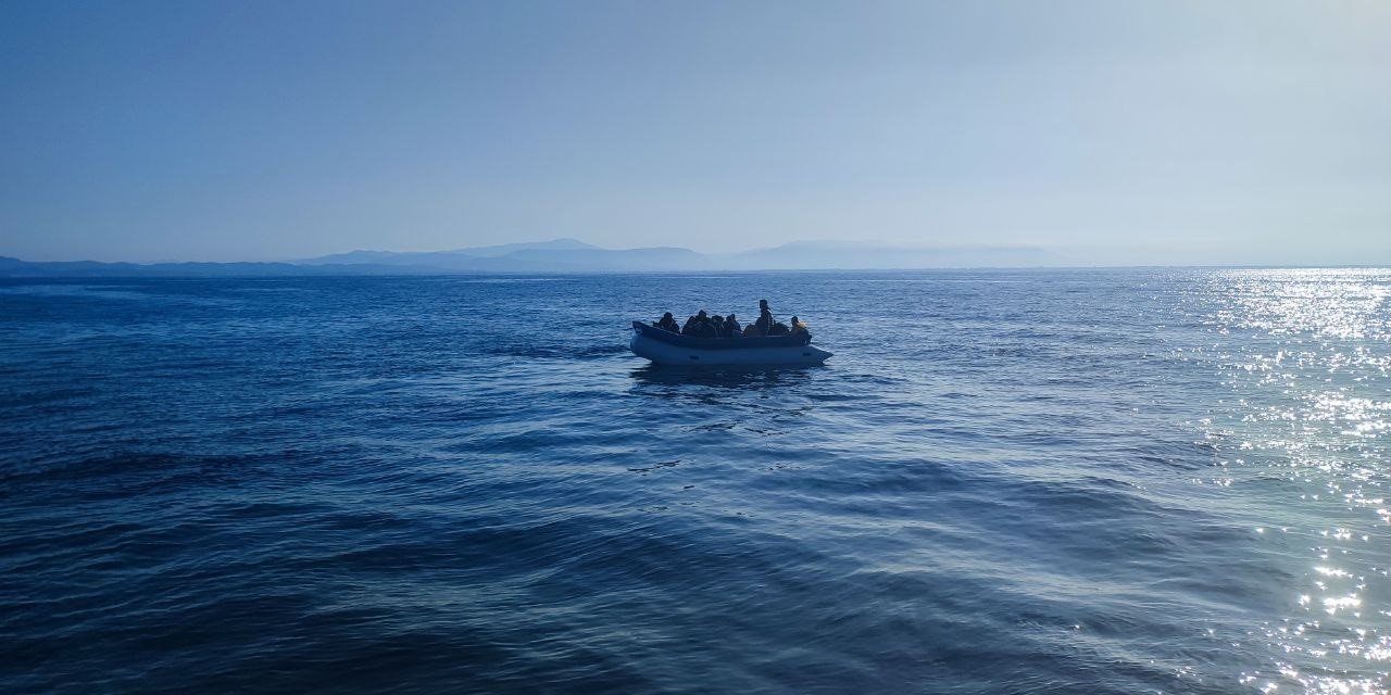 Türk kara sularına geri itilen 13 düzensiz göçmen kurtarıldı