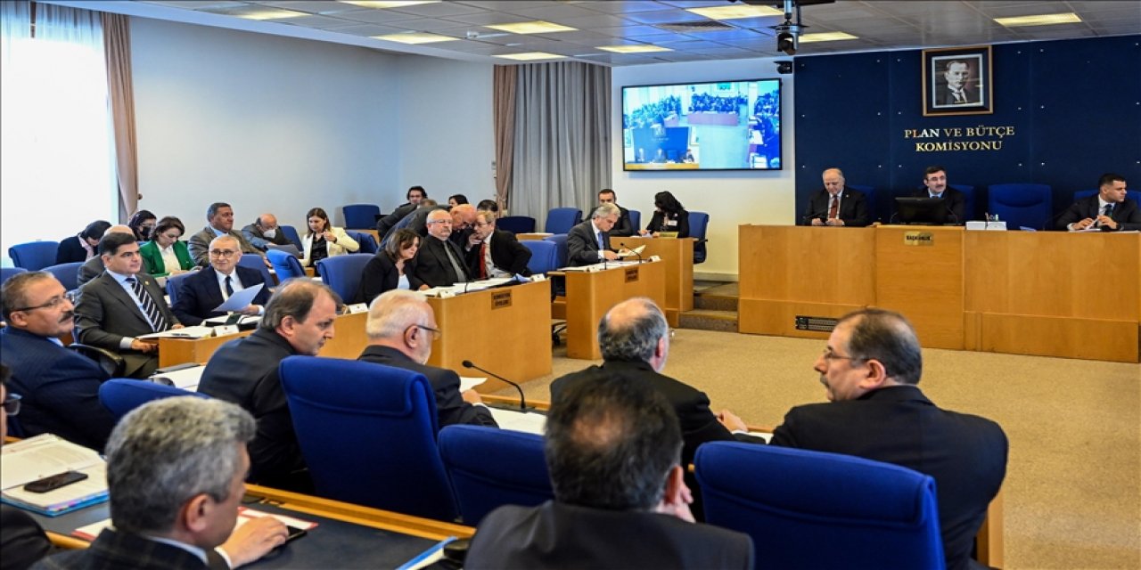 En düşük emekli maaşında artış düzenlemesini içeren teklif komisyonda kabul edildi