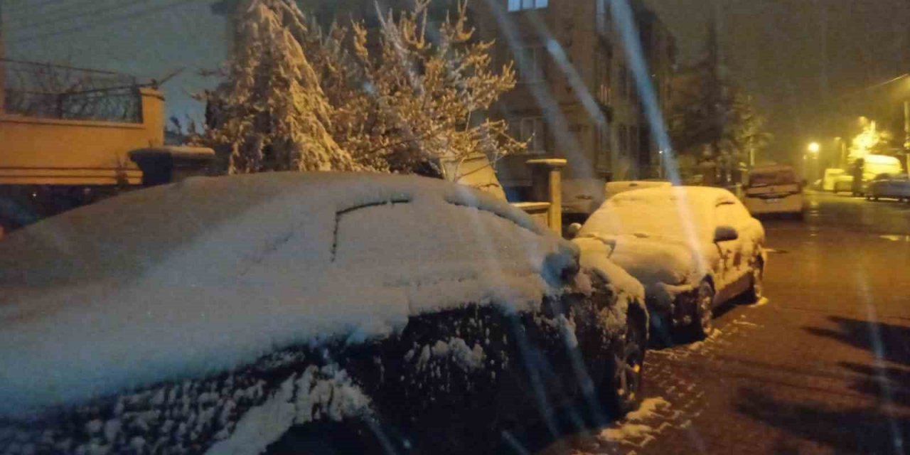 Afyonkarahisar’da kar yağışı etkili oldu