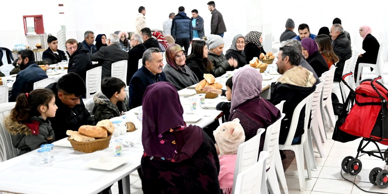 Konya'da depremzede ailelerle iftar programı