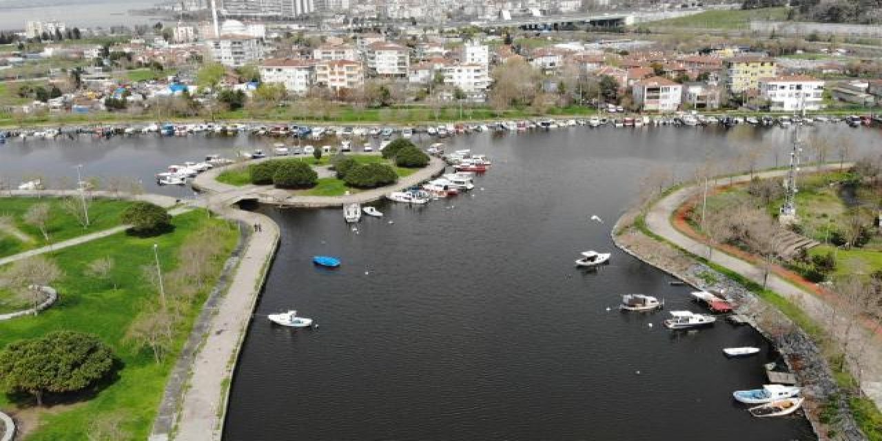 Menekşe Deresi'nin rengi değişti