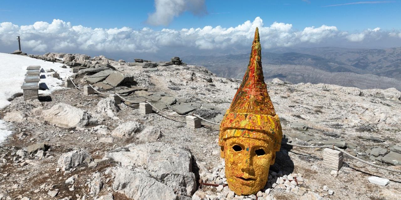 Depremde ayakta kalan Nemrut Dağı ziyaretçilerini bekliyor