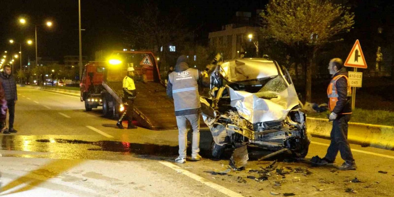 Kars'taki trafik kazasında 1 kişi öldü, 6 kişi yaralandı