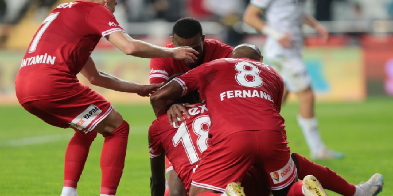 4 gollü Antalya derbisi! Antalyaspor'un