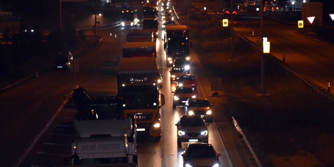 Kilit kavşak Kırıkkale'de trafik yoğunluğu başladı