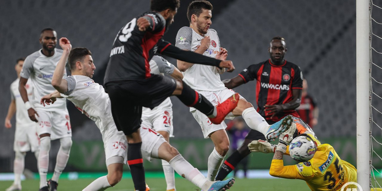 Fatih Karagümrük, sahasında Ümraniyespor'u 4-2 mağlup etti