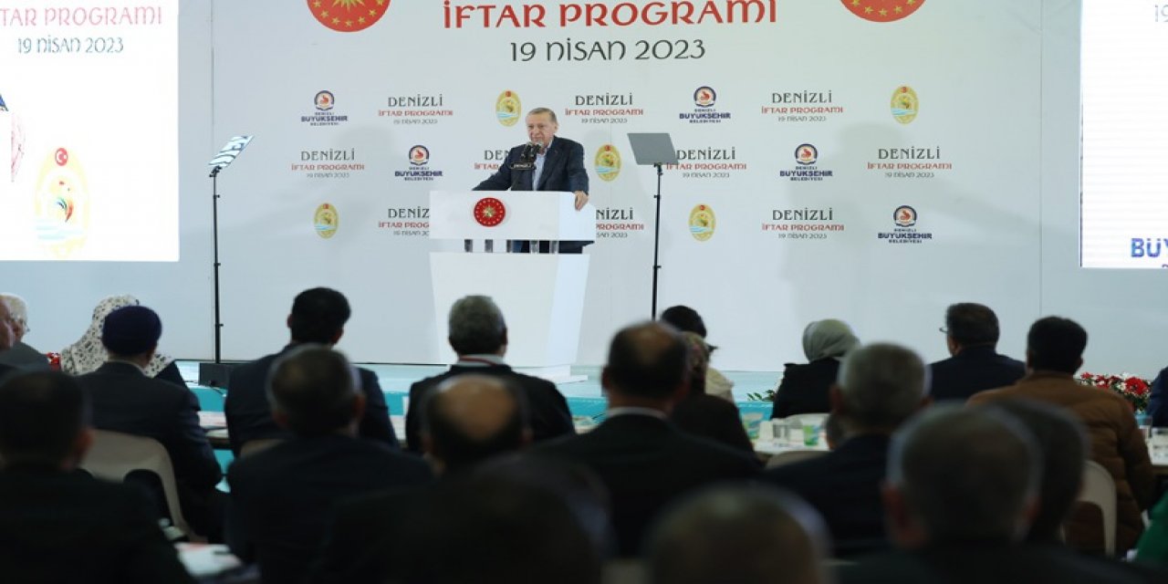 Cumhurbaşkanı Erdoğan Denizli'de vatandaşlarla iftarda bir araya geldi