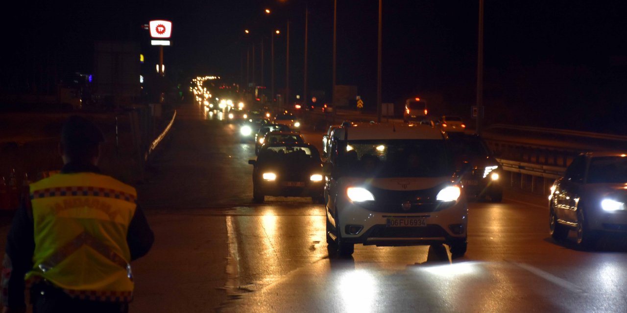 "Kilit kavşak" Kırıkkale'de bayram öncesi trafik yoğunluğu başladı