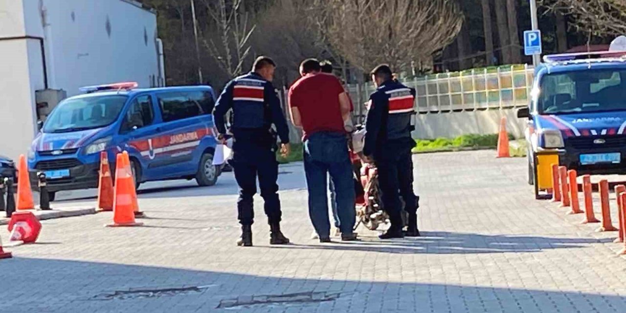 Konya'da ehliyetsiz sürücü rögar kapağı çalarken yakalandı