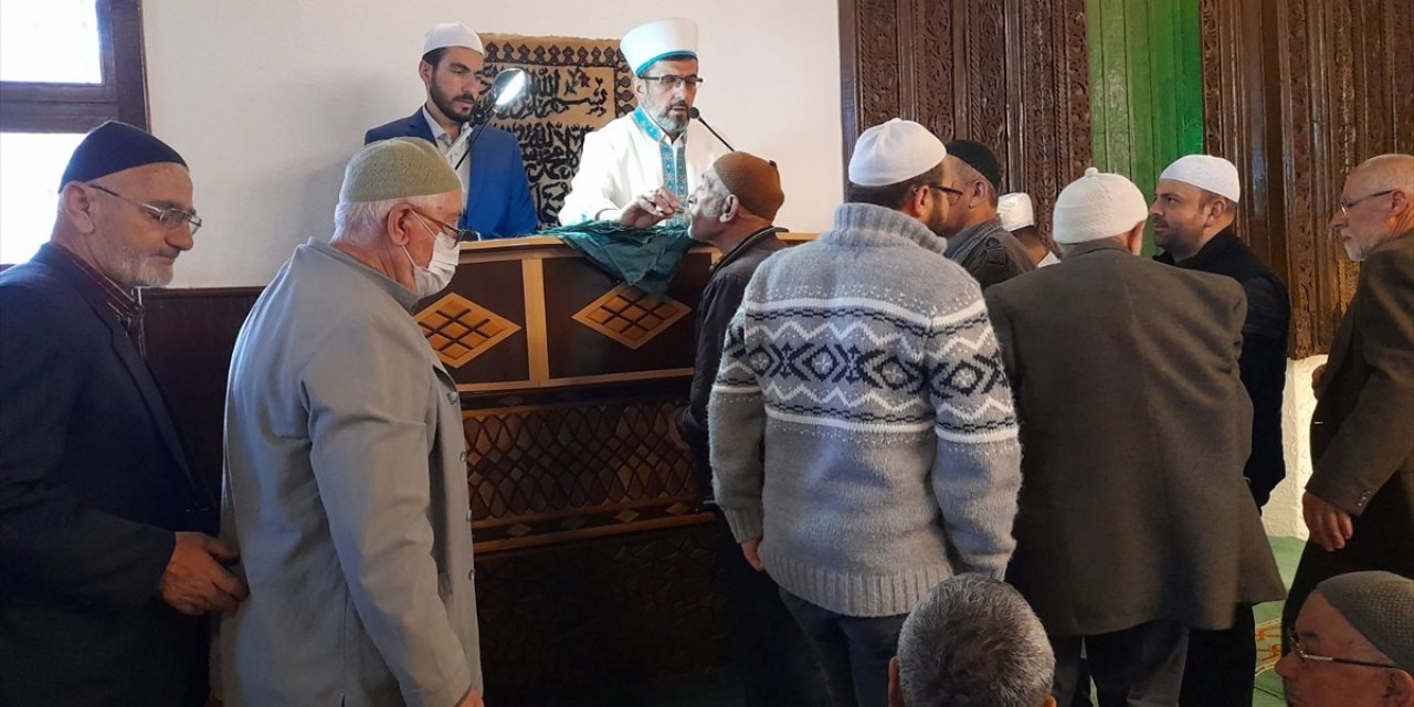 Konya'da tarihi Seyyid Harun Camisi'nde Sakal-ı Şerif ziyarete açıldı