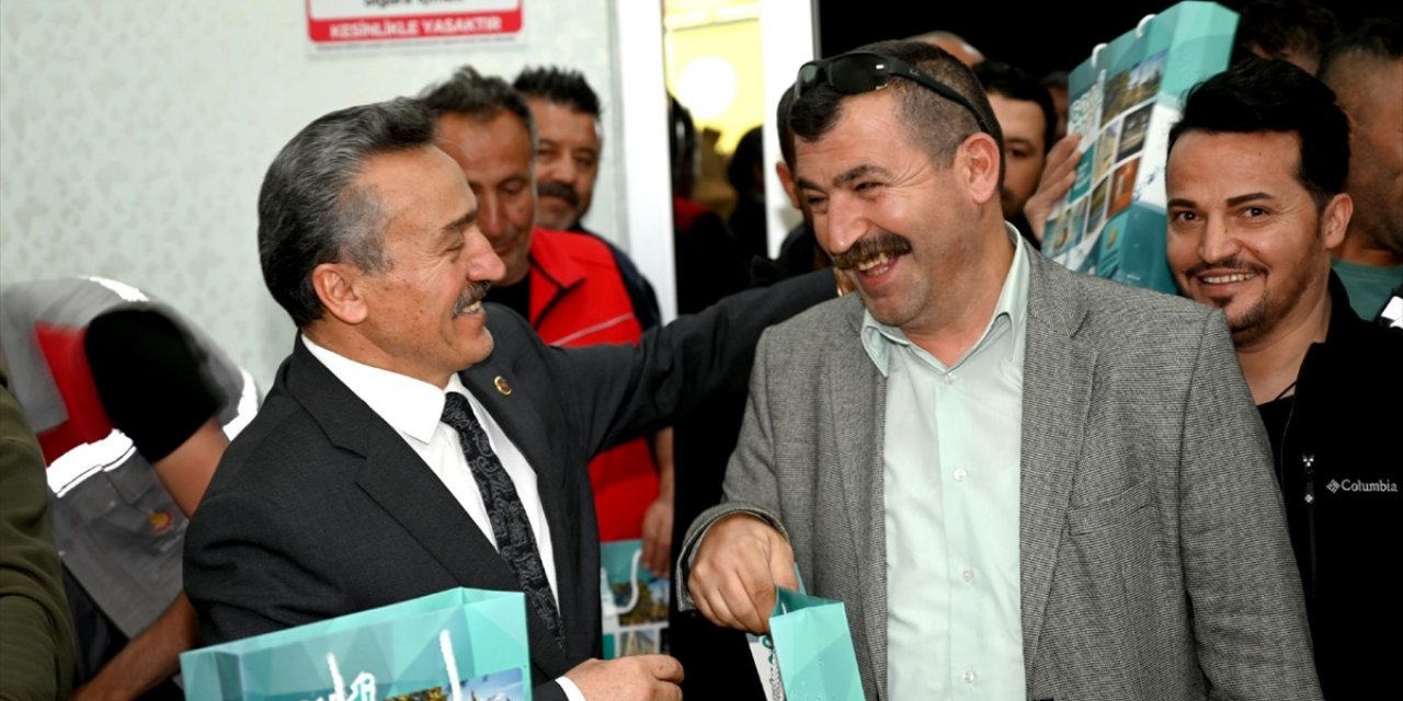 Seydişehir Belediye Başkanı Mehmet Tutal, personelle bayramlaştı