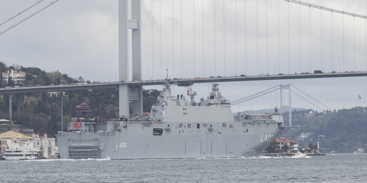 TCG Anadolu'nun İstanbul Boğazından geçişi sırasında duygulu anlar yaşandı