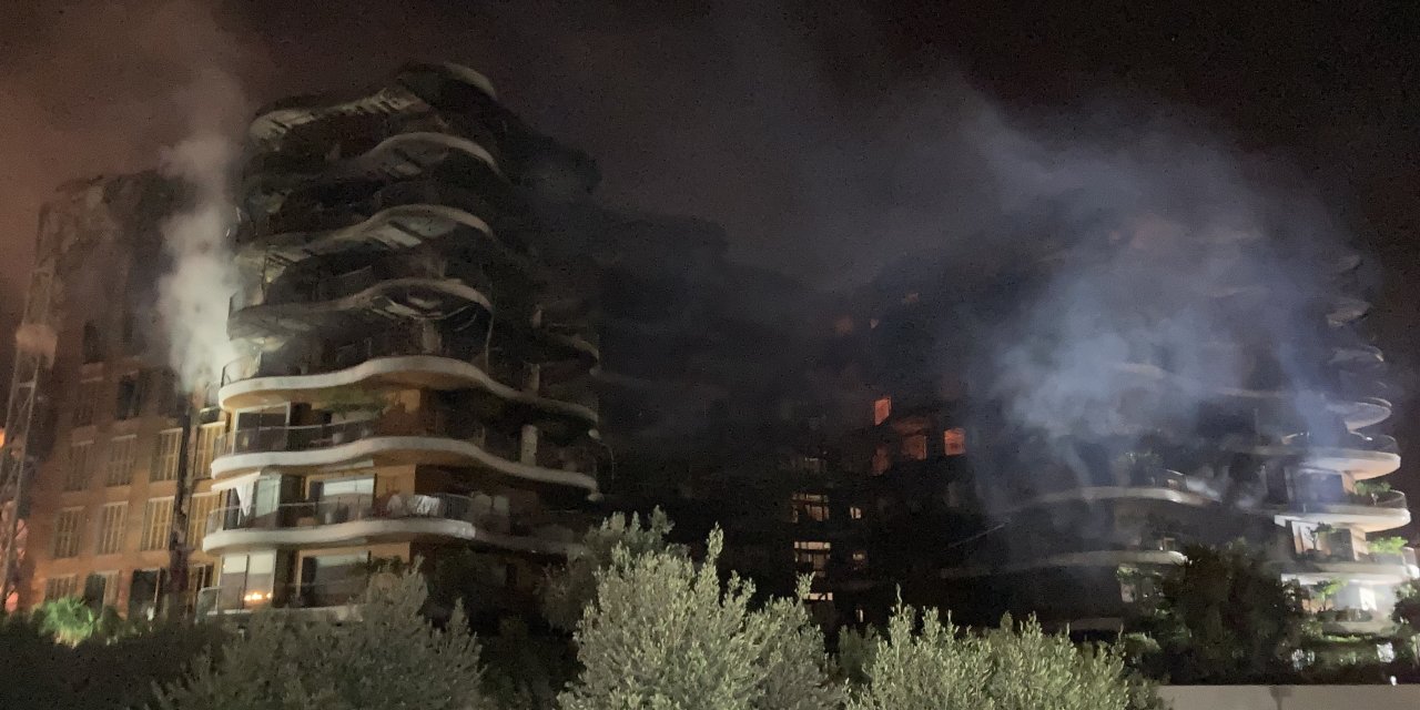 İzmir'de sitede çıkan yangın kontrol altına alındı