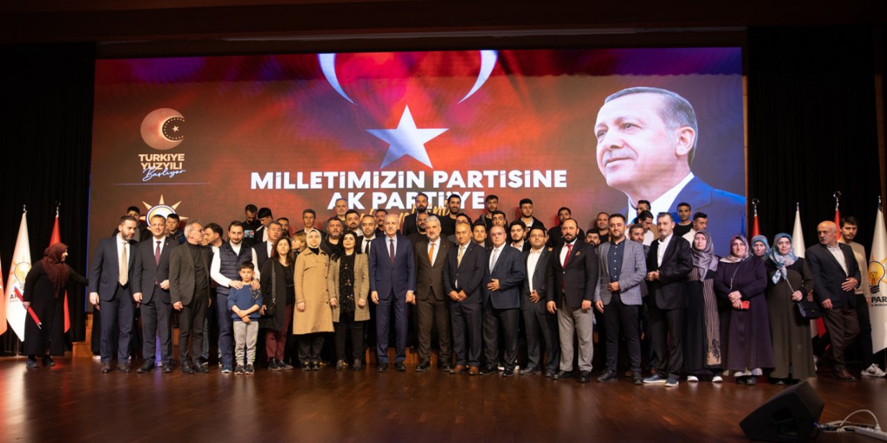 O partiden istifa eden 300 kişi, törenle AK Parti'ye katıldı