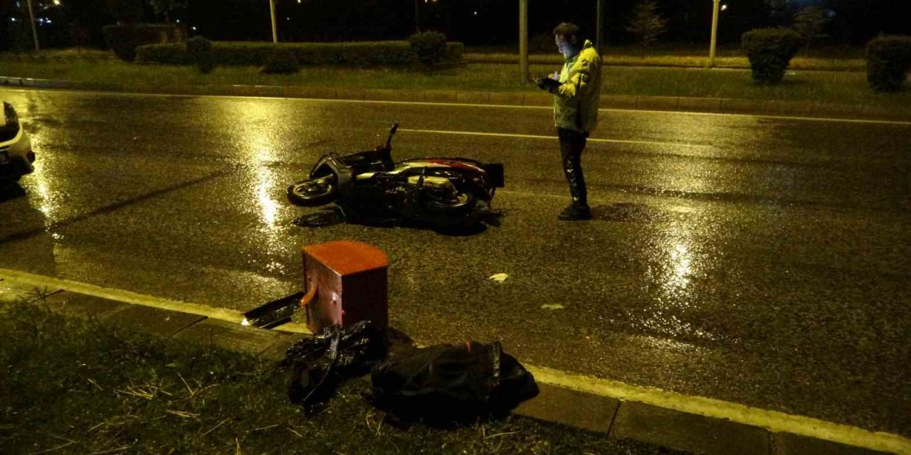 Malatya’da hafif ticari araç motokuryeye çarpıp kaçtı: 2 yaralı