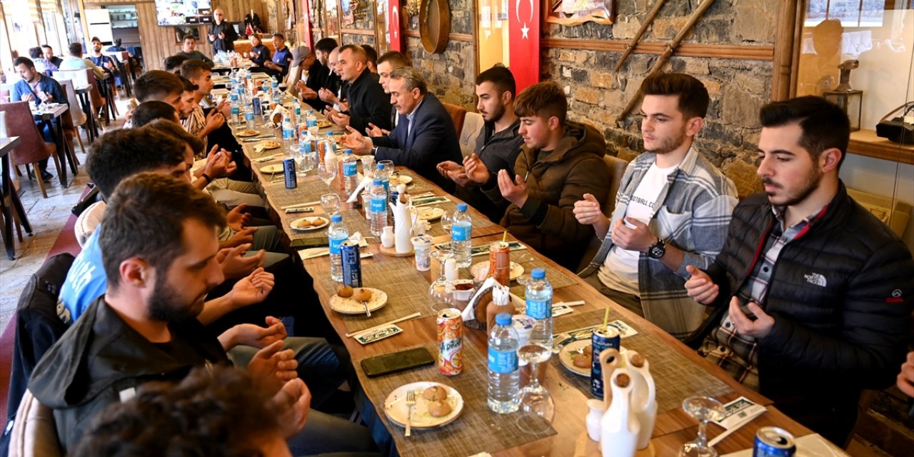 Konya'da vatani görevi yapmaya gidecek Mehmetçiklere yemek