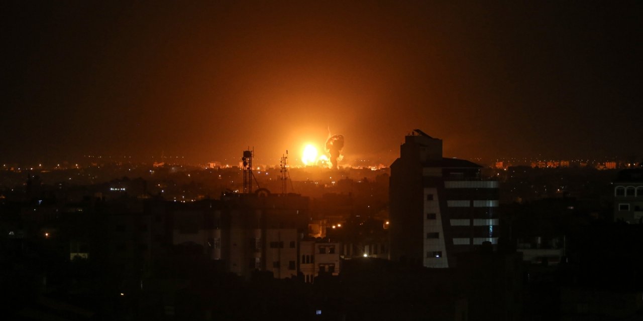 ﻿İsrail savaş uçakları Gazze Şeridi'ne hava saldırısı düzenledi