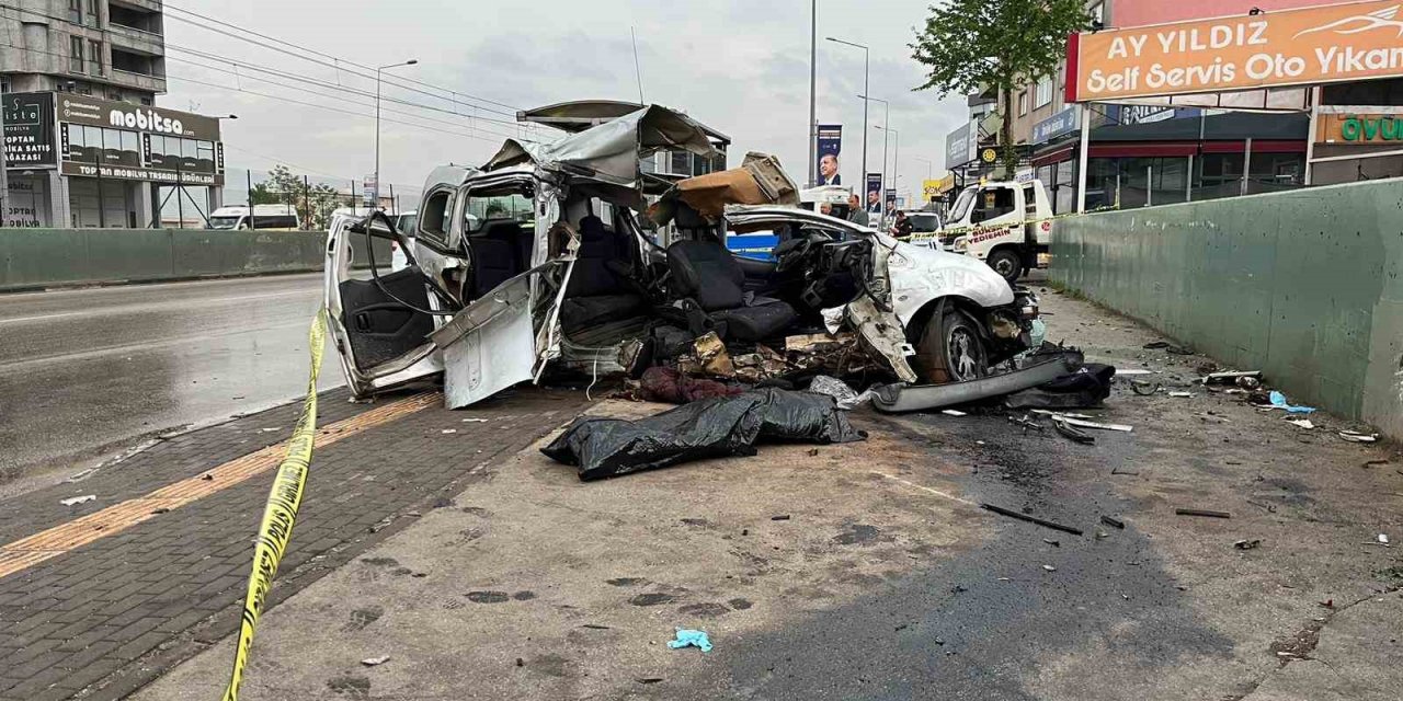 Bursa’da feci kaza: 2 ölü, 1 yaralı