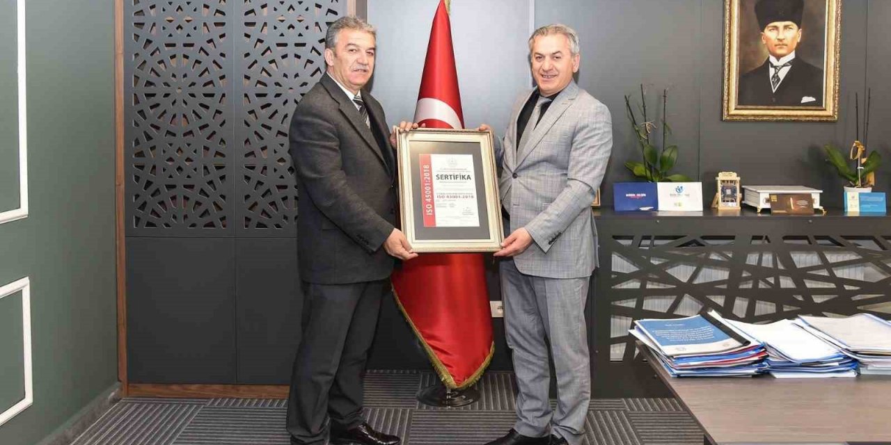 Konya İl Milli Eğitim Müdürü Yiğit kurumlara ISO 45001:2018 belgesini teslim etti