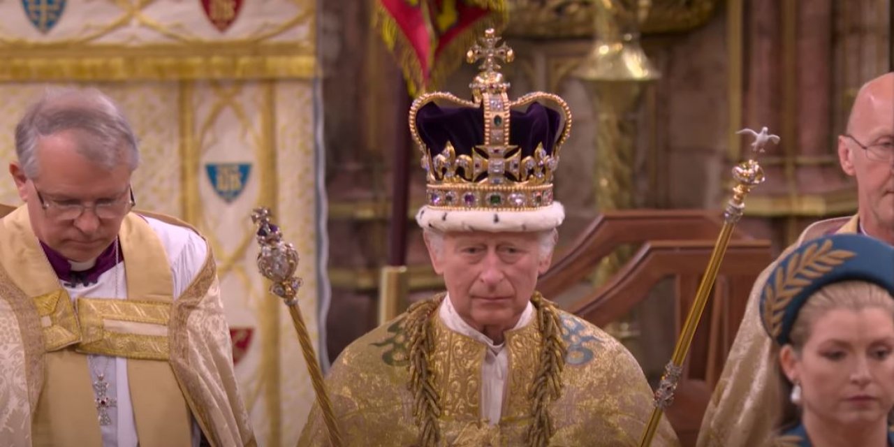 İngiltere Kralı 3. Charles yeni hükümdar olarak kraliyet tacını giyindi