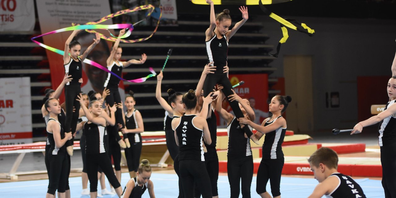 Bakan Kasapoğlu cimnastik ailesiyle buluştu
