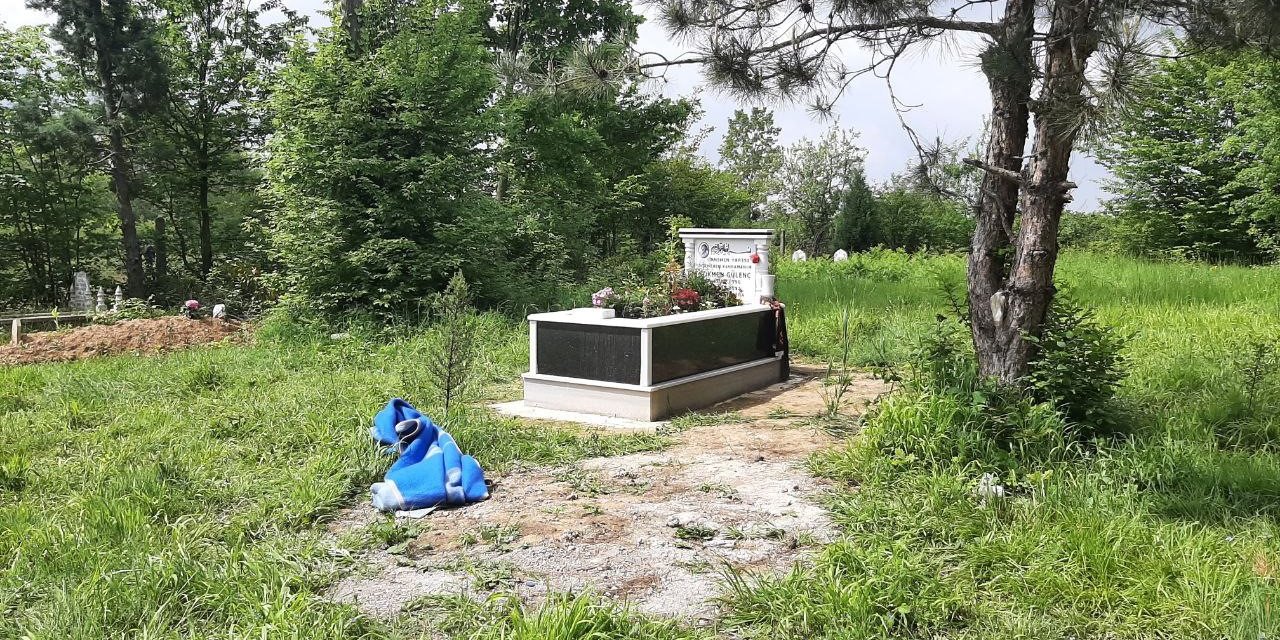 Evinin önünde kadın cesedi bulunan şahıs, oğlunun mezarı başında ölü bulundu