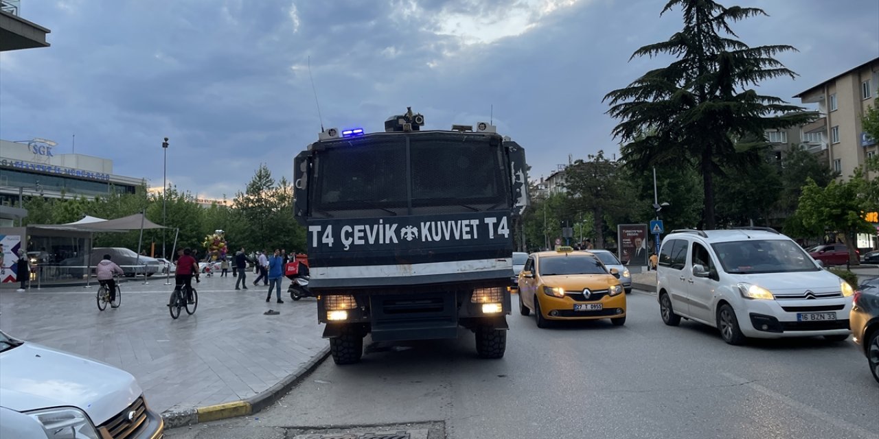 Gaziantep'te seçim çalışmalarında çıkan kavgada havaya ateş eden CHP'li meclis üyesi gözaltına alındı