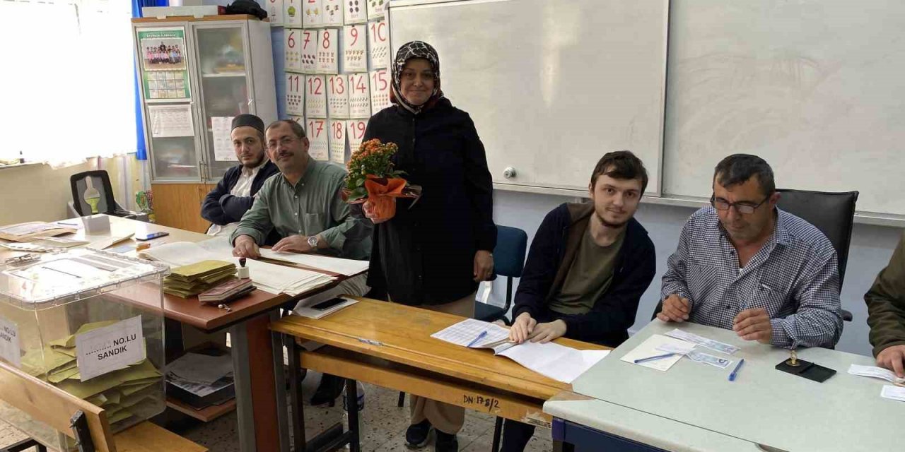 Sandık başında Anneler Günü sürprizi