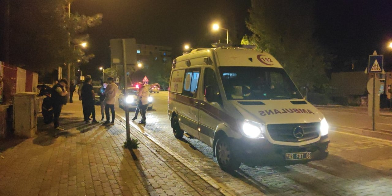 Konya'da motosikletin devrilmesi sonucu 2 kişi yaralandı
