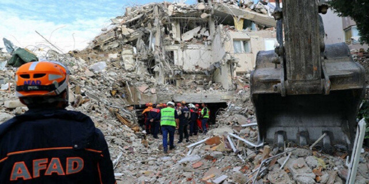 Tekirdağ'dan sonra şimdi de İzmir'de skandal: CHP'li belediyeler depremzedeleri sokağa atmak için yarışıyor
